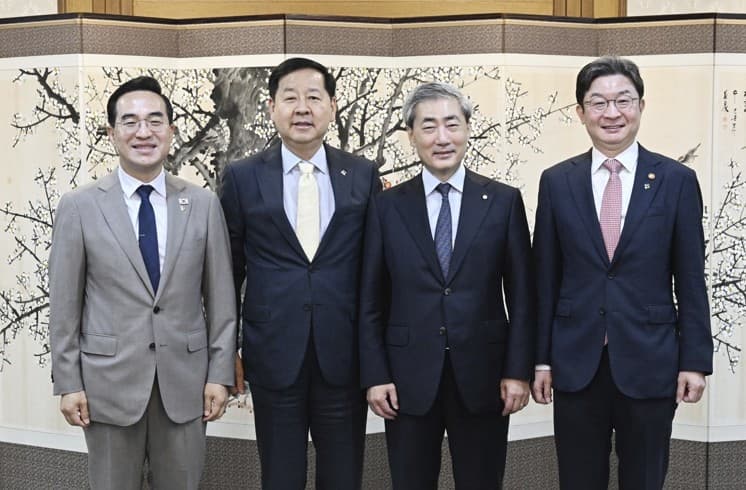 Financial authorities stress future-oriented investment on strong tax gains
